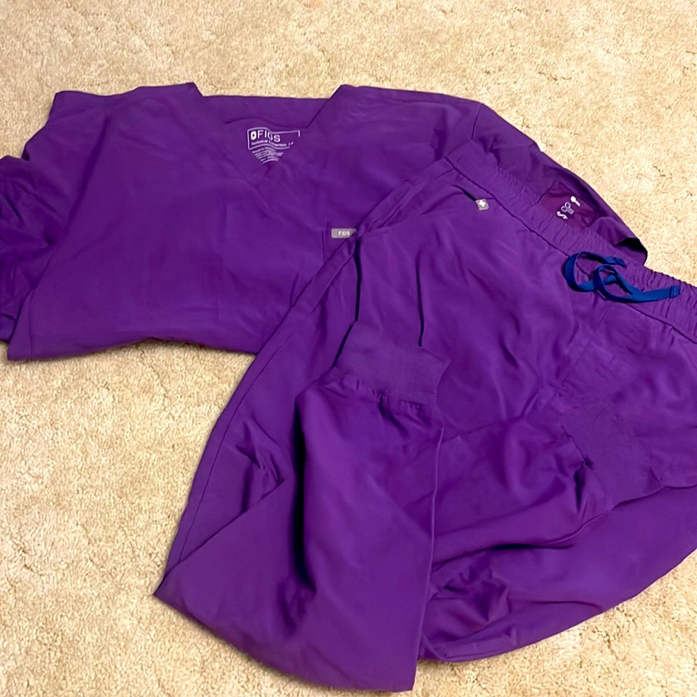 Older purple Figs scrub set. XXL